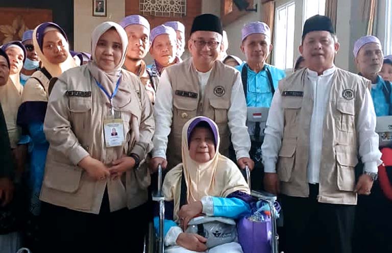 Pesan Mendalam Bupati Tasikmalaya untuk Jemaah Haji Kloter 11